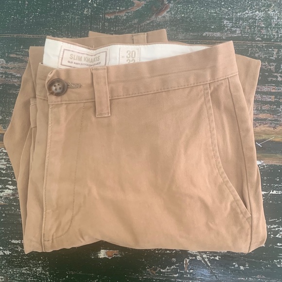 Slim Khakis 30x32 trousers from old navy - Picture 2 of 6